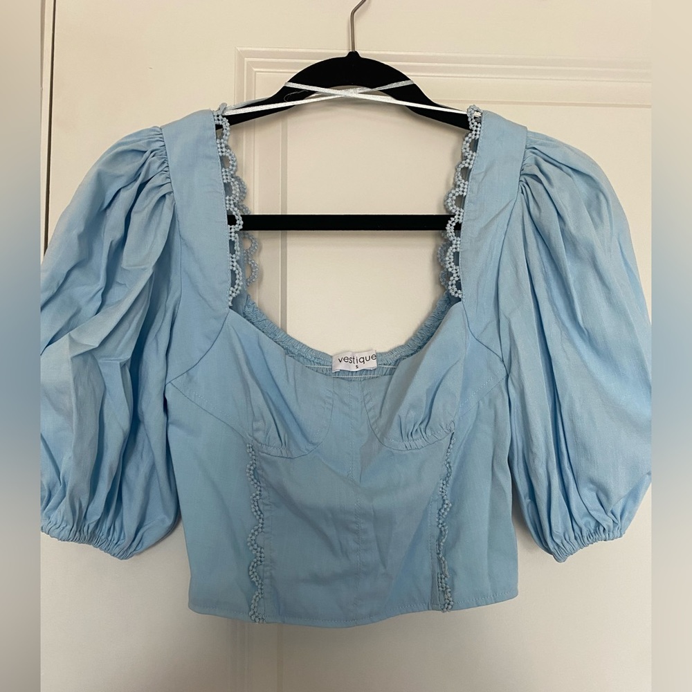 Vestique blue puff sleeve top